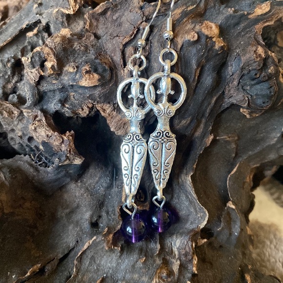 Eye catching Earrings - Picture 1 of 2